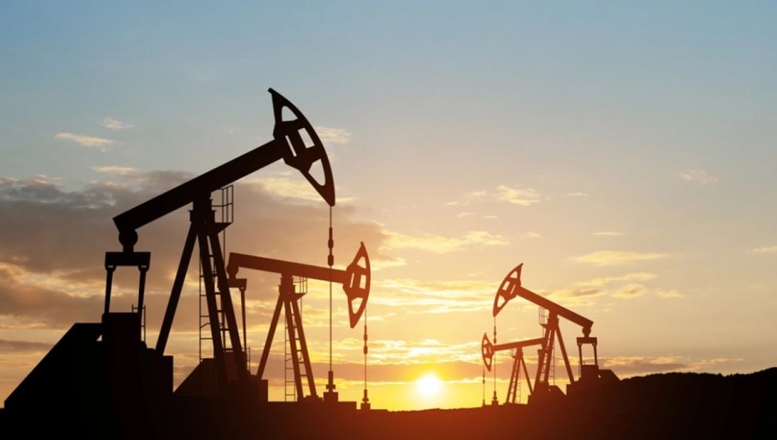 Nafta sërish drejt çmimeve rekord, shkon në mbi 116 lekë për fuçi